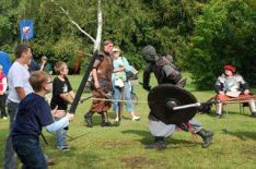 Eventyrriddere på Axeltorv kamp arena middelalder kampe riddere orker aktiv feriedage Næstved