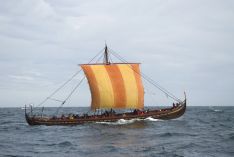 Havhingsten anløber Korsør vikinge dag mød besætningen leg viking mad musik underholdning mjød marked