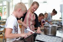 Pølsehorn på menuen i Holmegaard madskolen mad madlavning 4H børn